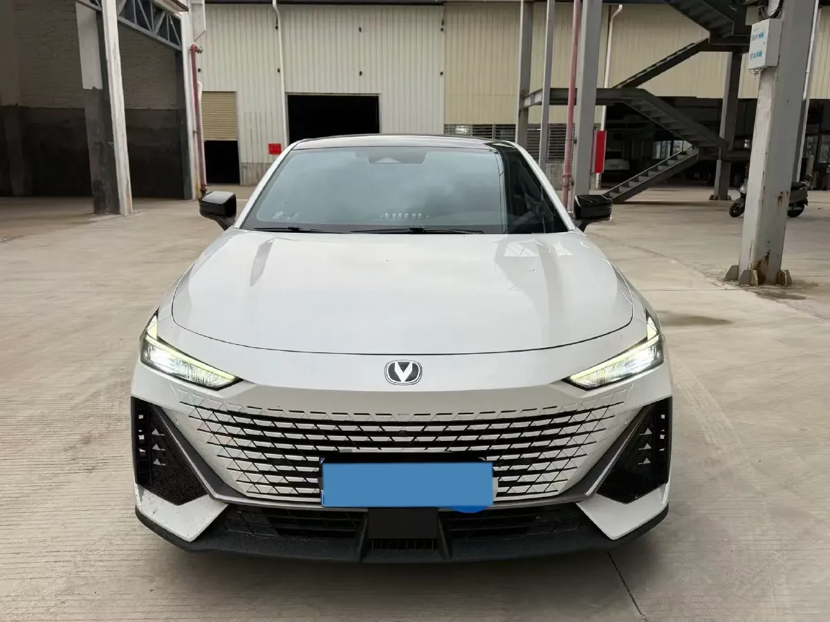 2023 ChangAn UNI-V 1.5T 188HP L4 7DCT,autocango,china used car exporter,china ev exporter,chinese used car exporter,chinese used ev exporter