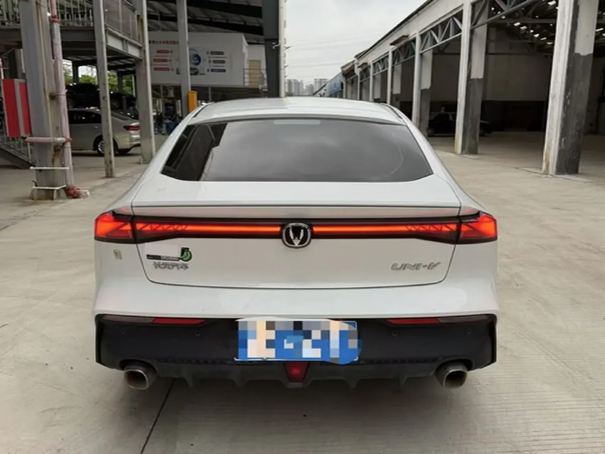 2023 ChangAn UNI-V 1.5T 188HP L4 7DCT,autocango,china used car exporter,china ev exporter,chinese used car exporter,chinese used ev exporter