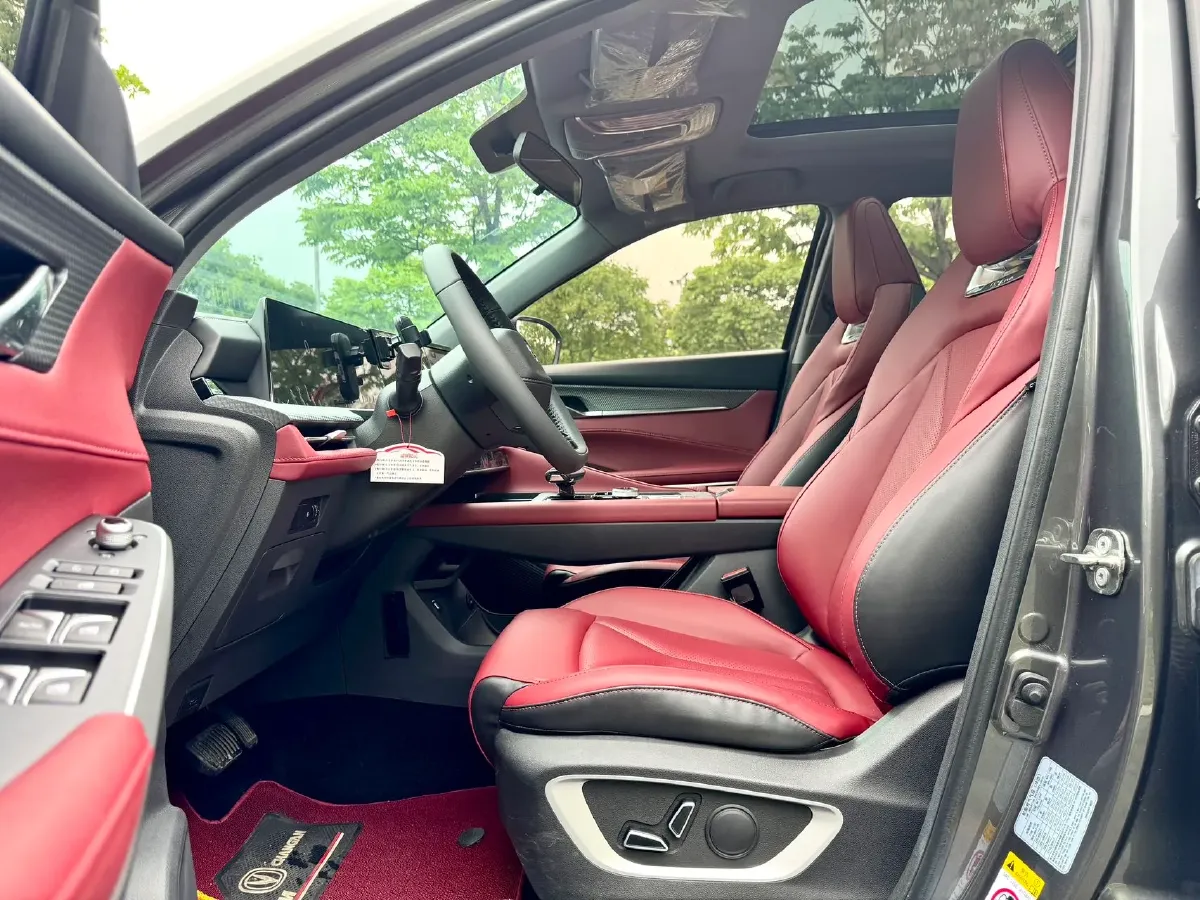 2022 ChangAn CS75 Plus 1.5T 178HP L4 6AT,autocango,china used car exporter,china ev exporter,chinese used car exporter,chinese used ev exporter