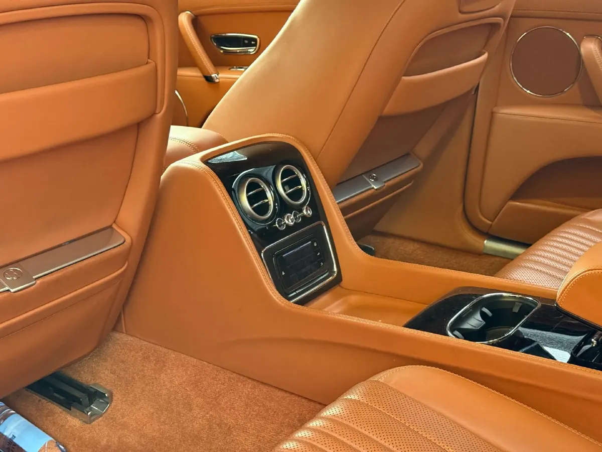 2017 Bentley Flying Spur 4.0T 528HP V8 8AT,autocango,china used car exporter,china ev exporter,chinese used car exporter,chinese used ev exporter