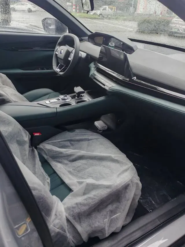 2024 ChangAn UNI-V iDD 1.5L 110HP L4 E-CVT PHEV 18.99KWH,autocango,china used car exporter,china ev exporter,chinese used car exporter,chinese used ev exporter