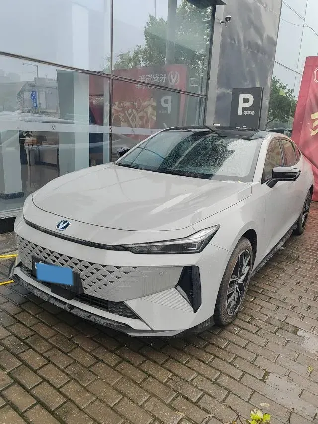 2024 ChangAn UNI-V iDD 1.5L 110HP L4 E-CVT PHEV 18.99KWH,autocango,china used car exporter,china ev exporter,chinese used car exporter,chinese used ev exporter