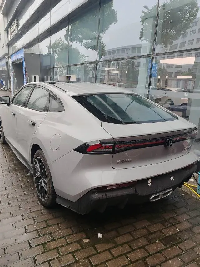 2024 ChangAn UNI-V iDD 1.5L 110HP L4 E-CVT PHEV 18.99KWH,autocango,china used car exporter,china ev exporter,chinese used car exporter,chinese used ev exporter