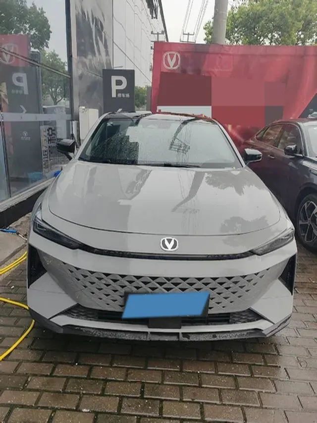 2024 ChangAn UNI-V iDD 1.5L 110HP L4 E-CVT PHEV 18.99KWH,autocango,china used car exporter,china ev exporter,chinese used car exporter,chinese used ev exporter