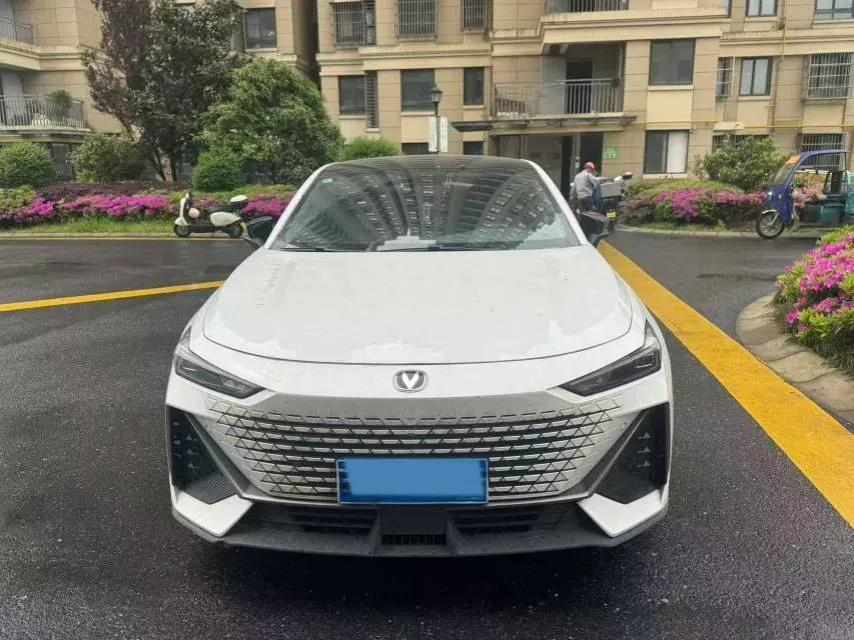 2023 ChangAn UNI-V 1.5T 188HP L4 7DCT,autocango,china used car exporter,china ev exporter,chinese used car exporter,chinese used ev exporter