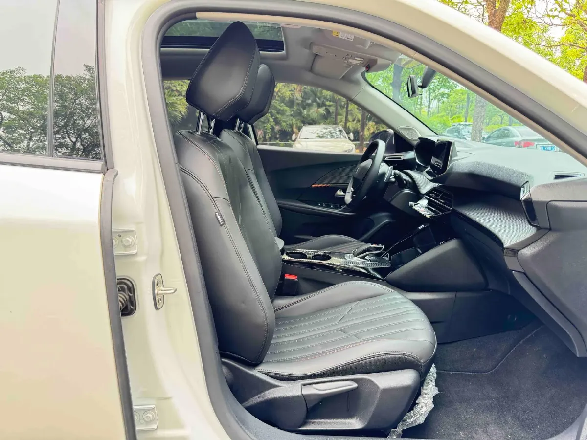 2022 Peugeot 2008 1.2T 136HP L3 6DCT,autocango,china used car exporter,china ev exporter,chinese used car exporter,chinese used ev exporter