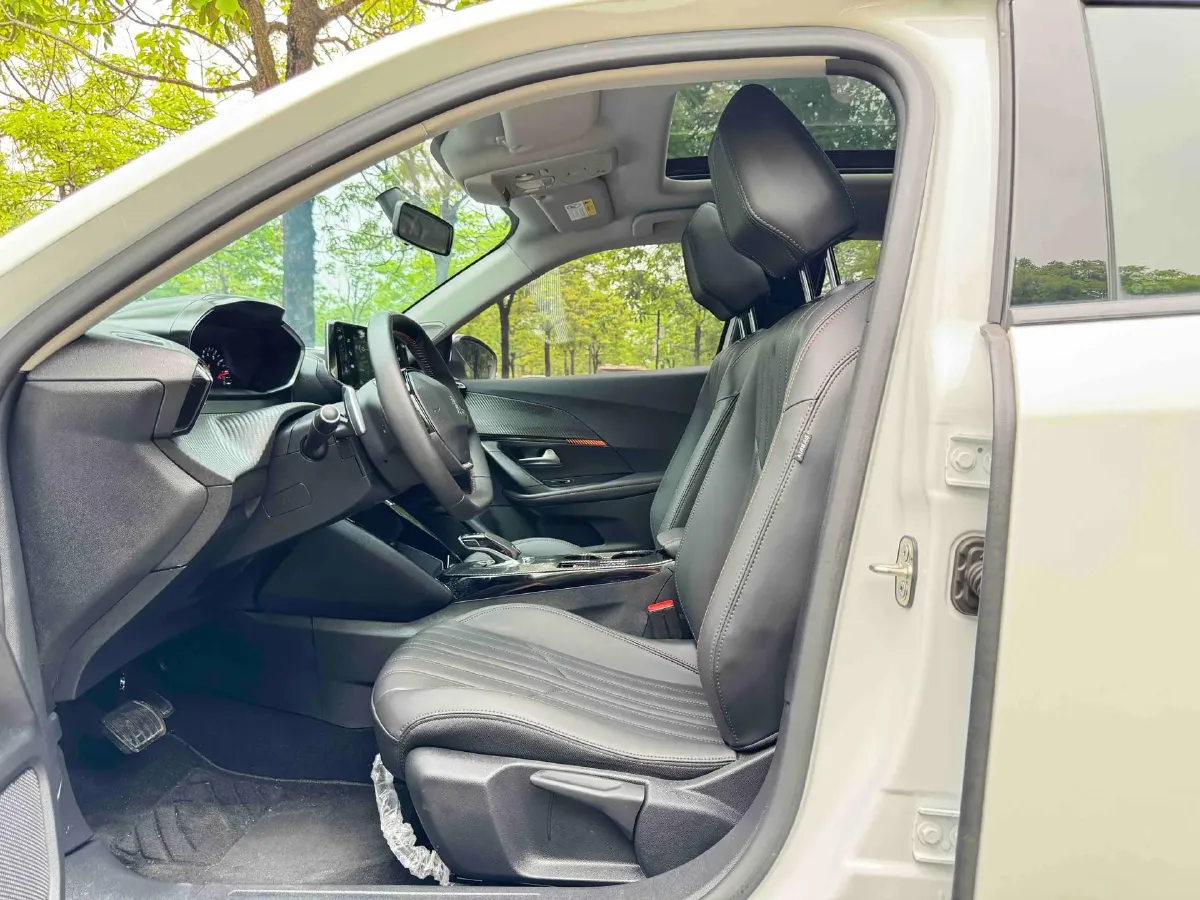 2022 Peugeot 2008 1.2T 136HP L3 6DCT,autocango,china used car exporter,china ev exporter,chinese used car exporter,chinese used ev exporter