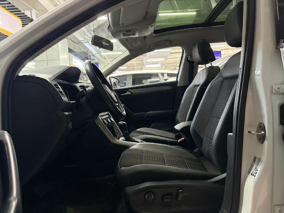 2022 Volkswagen T-Roc 1.4T 150HP L4 7DCT,autocango,china used car exporter,china ev exporter,chinese used car exporter,chinese used ev exporter