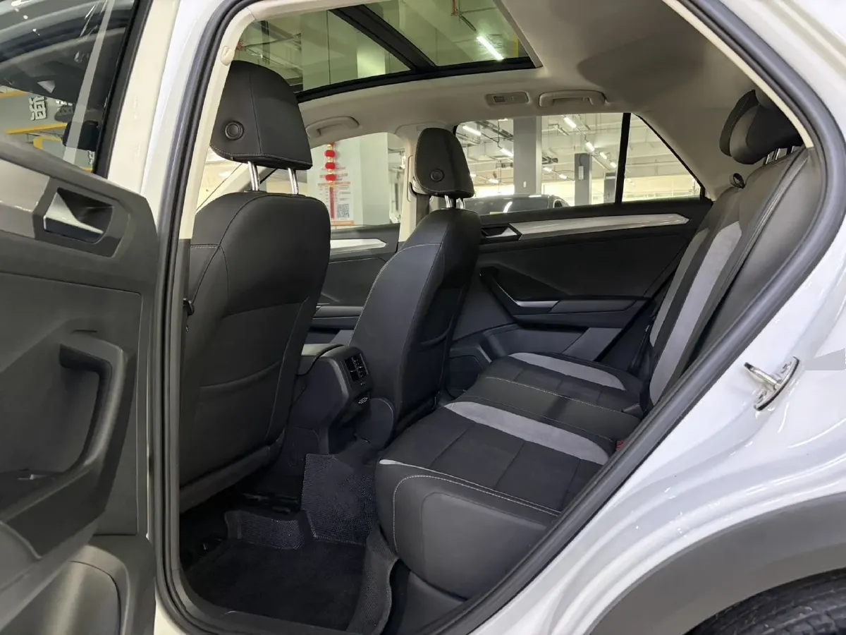 2022 Volkswagen T-Roc 1.4T 150HP L4 7DCT,autocango,china used car exporter,china ev exporter,chinese used car exporter,chinese used ev exporter