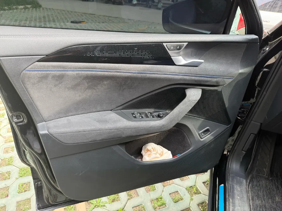 2024 Volkswagen Tiguan L 2.0T 186HP L4 7DCT,autocango,china used car exporter,china ev exporter,chinese used car exporter,chinese used ev exporter