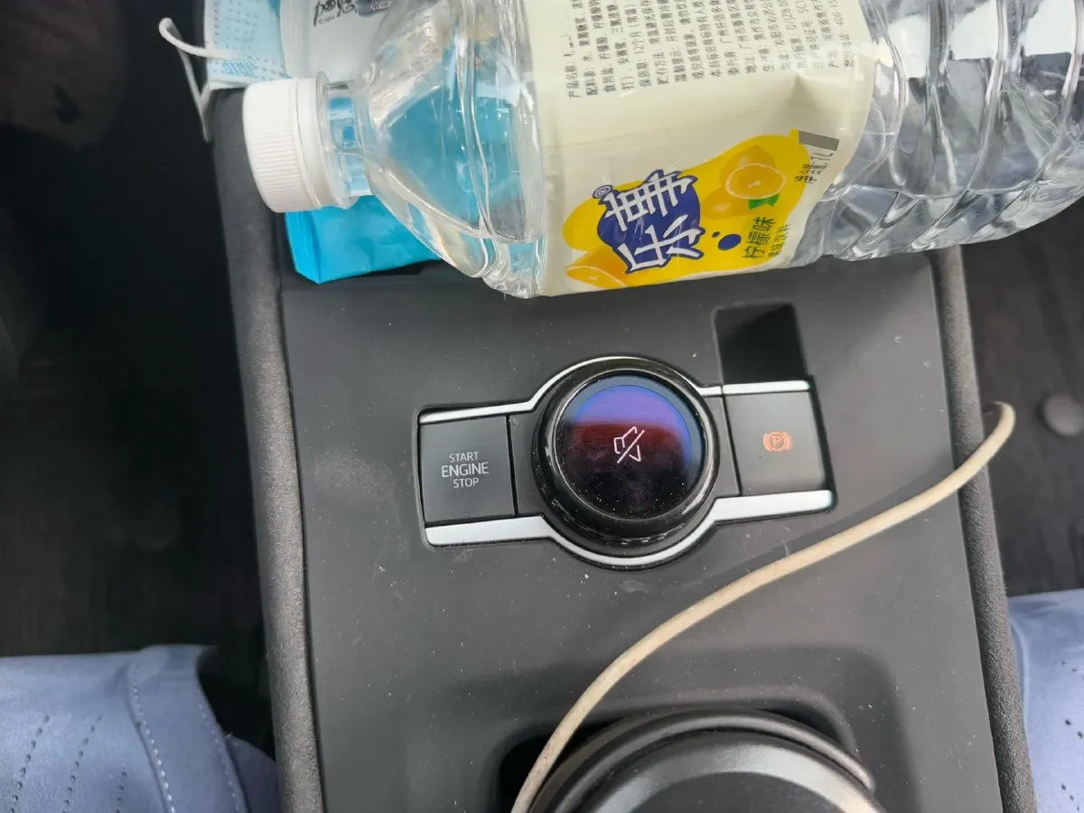 2024 Volkswagen Tiguan L 2.0T 186HP L4 7DCT,autocango,china used car exporter,china ev exporter,chinese used car exporter,chinese used ev exporter