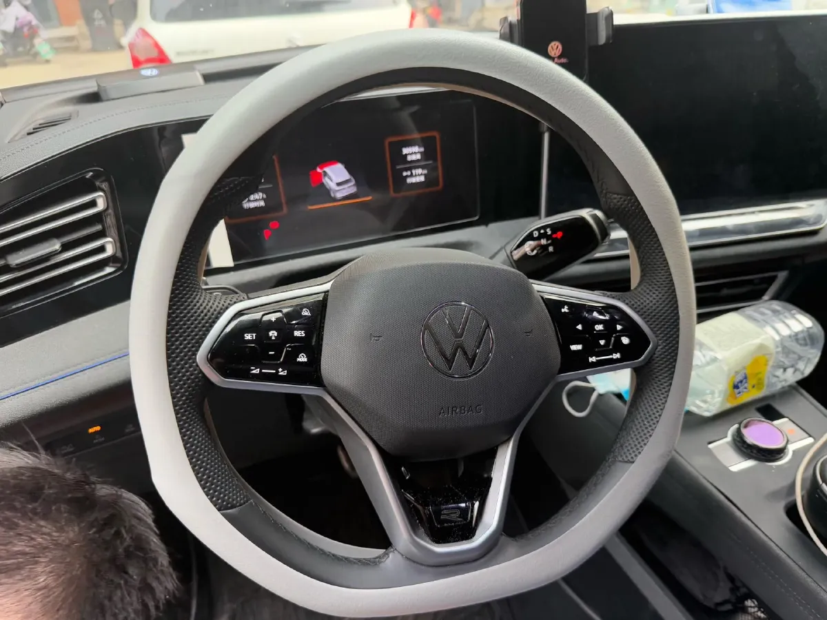 2024 Volkswagen Tiguan L 2.0T 186HP L4 7DCT,autocango,china used car exporter,china ev exporter,chinese used car exporter,chinese used ev exporter