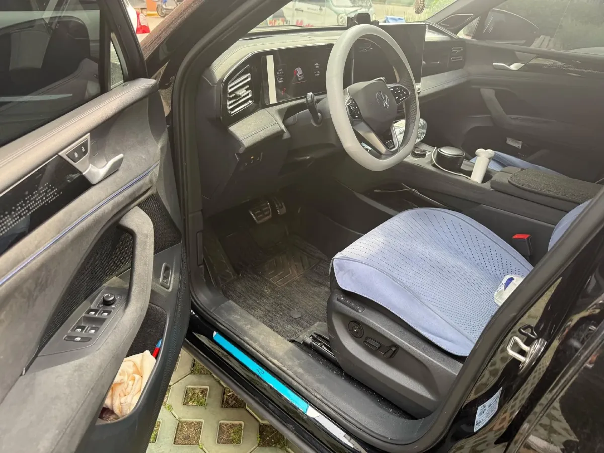 2024 Volkswagen Tiguan L 2.0T 186HP L4 7DCT,autocango,china used car exporter,china ev exporter,chinese used car exporter,chinese used ev exporter