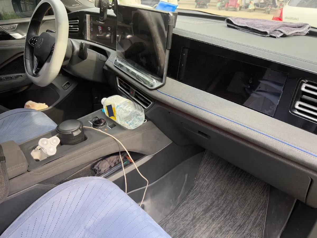 2024 Volkswagen Tiguan L 2.0T 186HP L4 7DCT,autocango,china used car exporter,china ev exporter,chinese used car exporter,chinese used ev exporter