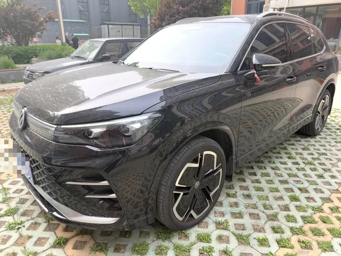 2024 Volkswagen Tiguan L 2.0T 186HP L4 7DCT,autocango,china used car exporter,china ev exporter,chinese used car exporter,chinese used ev exporter