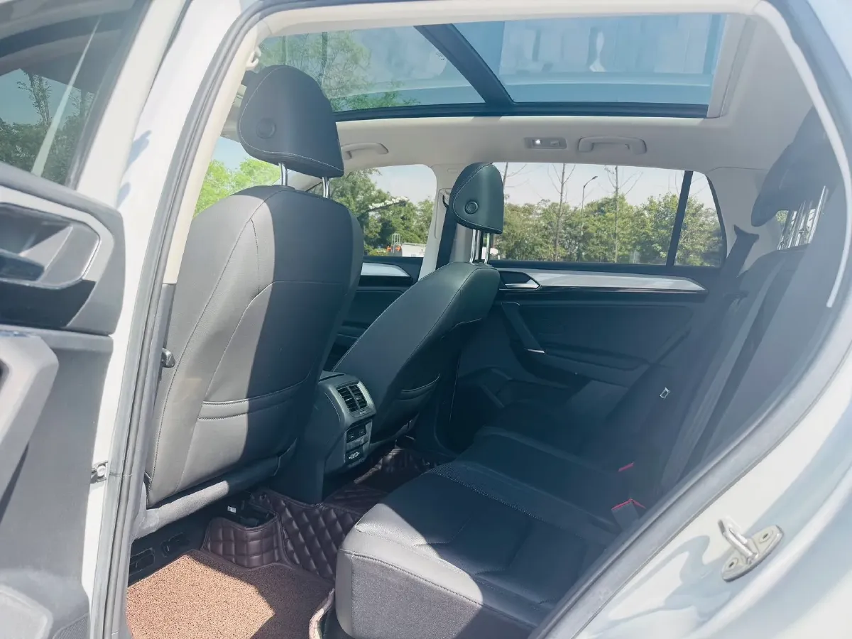 2019 MINI CLUBMAN 1.5T 102HP L3 6AT,autocango,china used car exporter,china ev exporter,chinese used car exporter,chinese used ev exporter