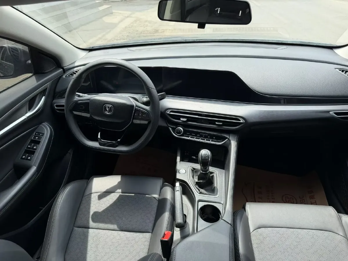 2022 ChangAn Eado 1.6L 128HP L4 5MT,autocango,china used car exporter,china ev exporter,chinese used car exporter,chinese used ev exporter