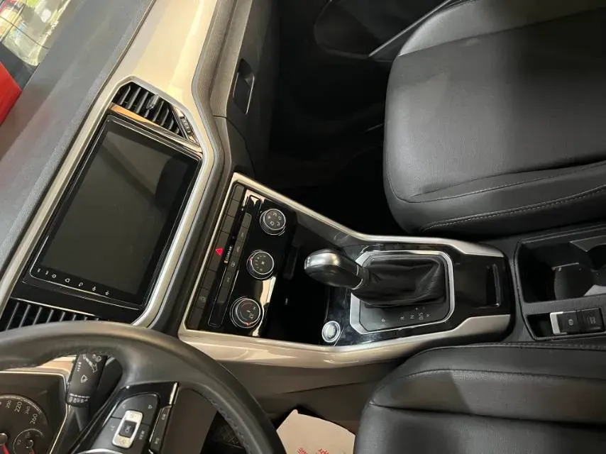 2020 Volkswagen T-Roc 1.4T 131HP L4 7DCT,autocango,china used car exporter,china ev exporter,chinese used car exporter,chinese used ev exporter