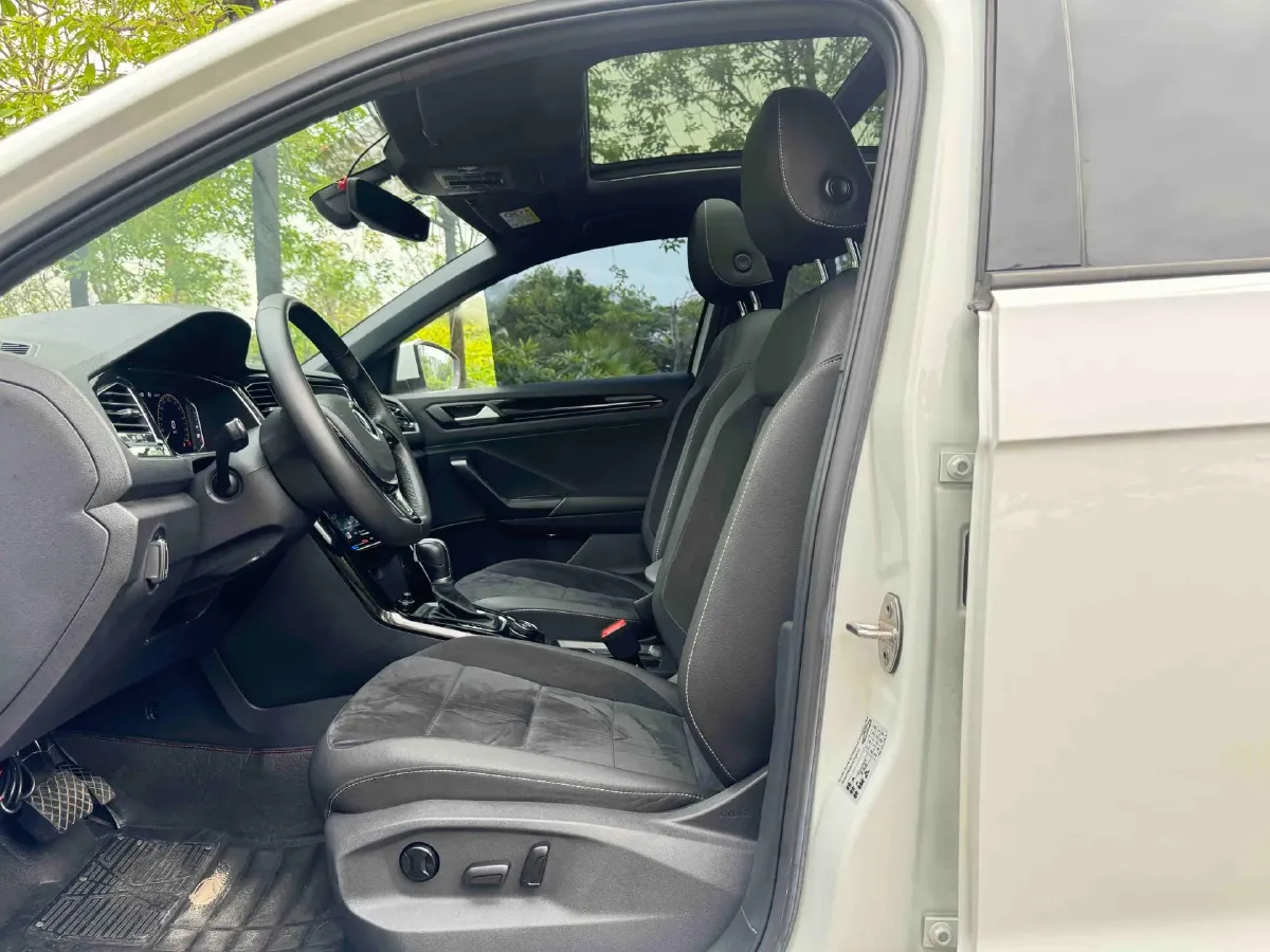 2021 Volkswagen T-Roc 1.4T 150HP L4 7DCT,autocango,china used car exporter,china ev exporter,chinese used car exporter,chinese used ev exporter