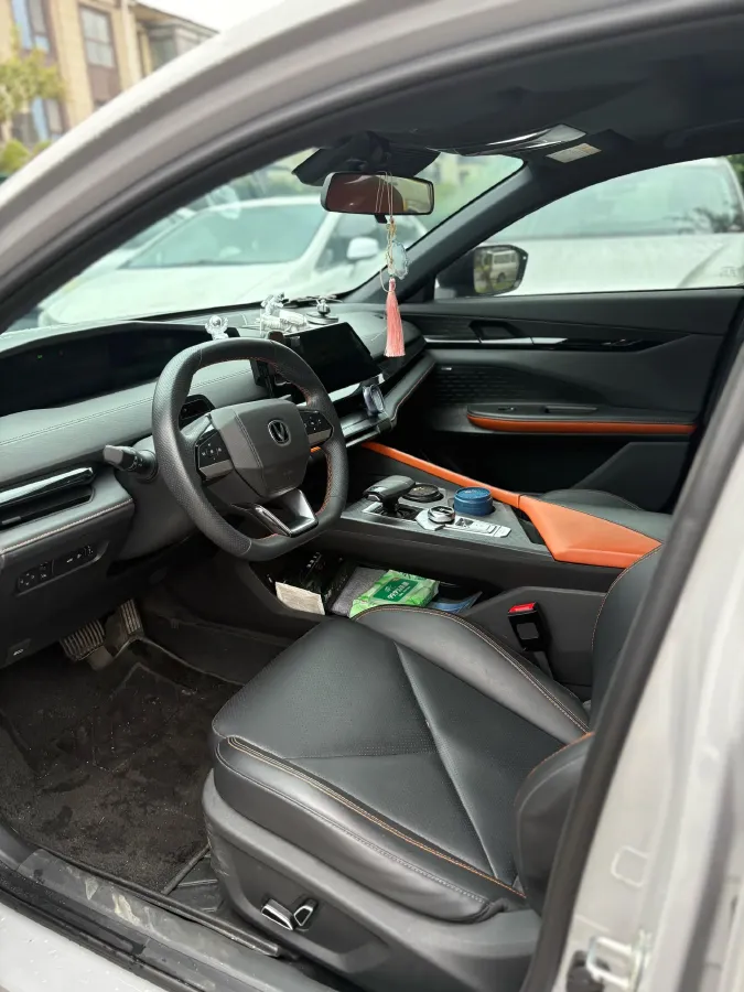 2022 ChangAn UNI-V 1.5T 188HP L4 7DCT,autocango,china used car exporter,china ev exporter,chinese used car exporter,chinese used ev exporter