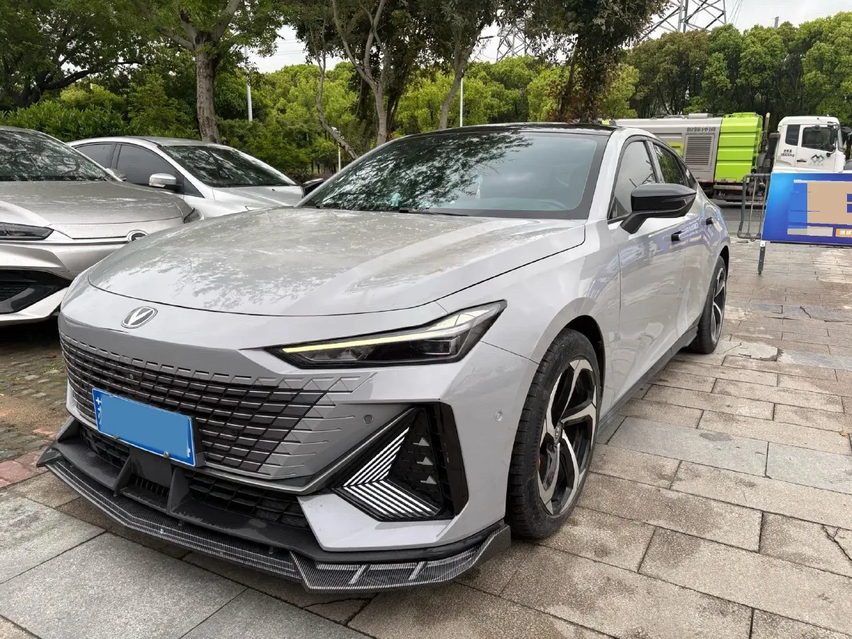 2022 ChangAn UNI-V 1.5T 188HP L4 7DCT,autocango,china used car exporter,china ev exporter,chinese used car exporter,chinese used ev exporter