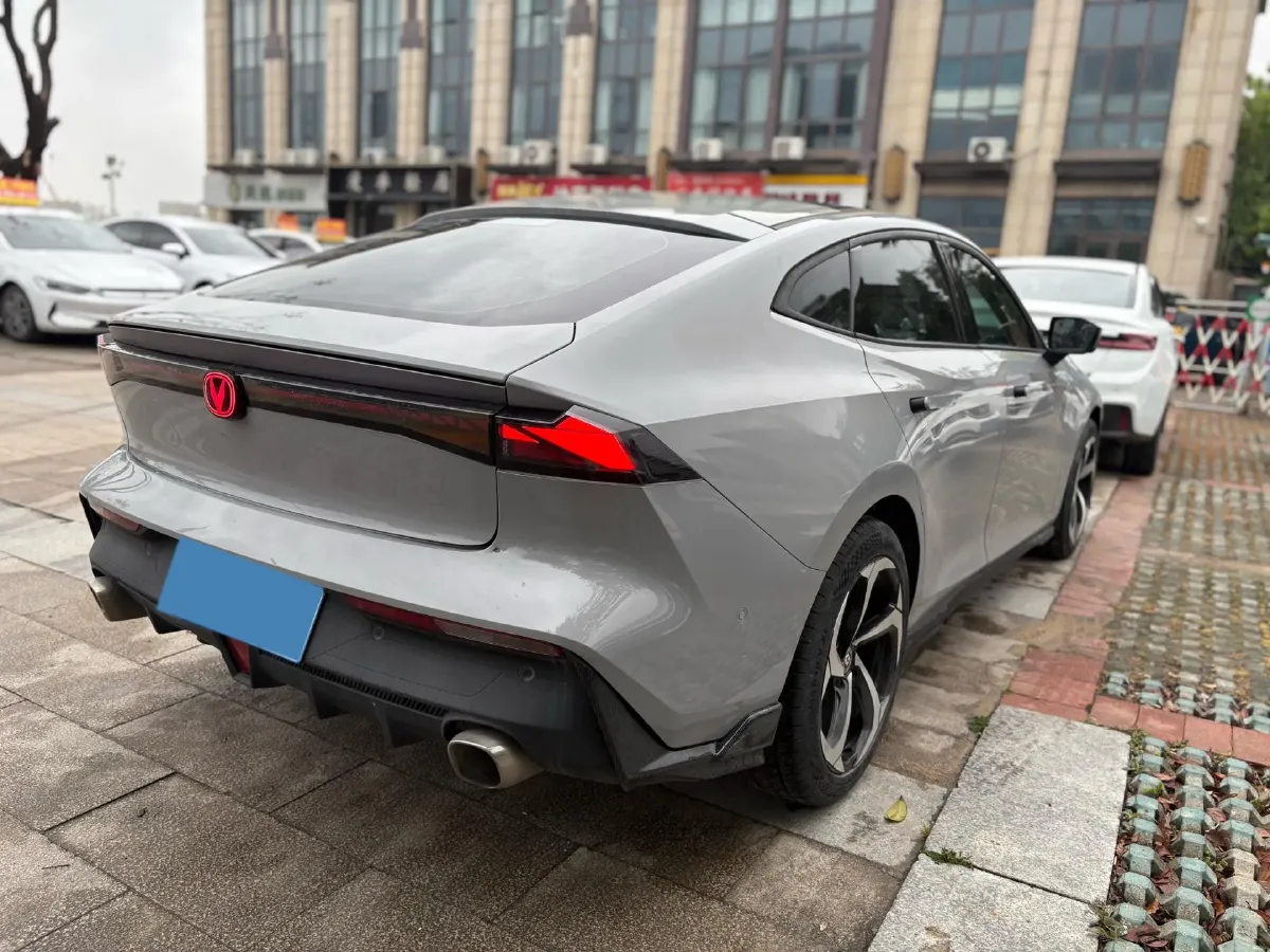 2022 ChangAn UNI-V 1.5T 188HP L4 7DCT,autocango,china used car exporter,china ev exporter,chinese used car exporter,chinese used ev exporter