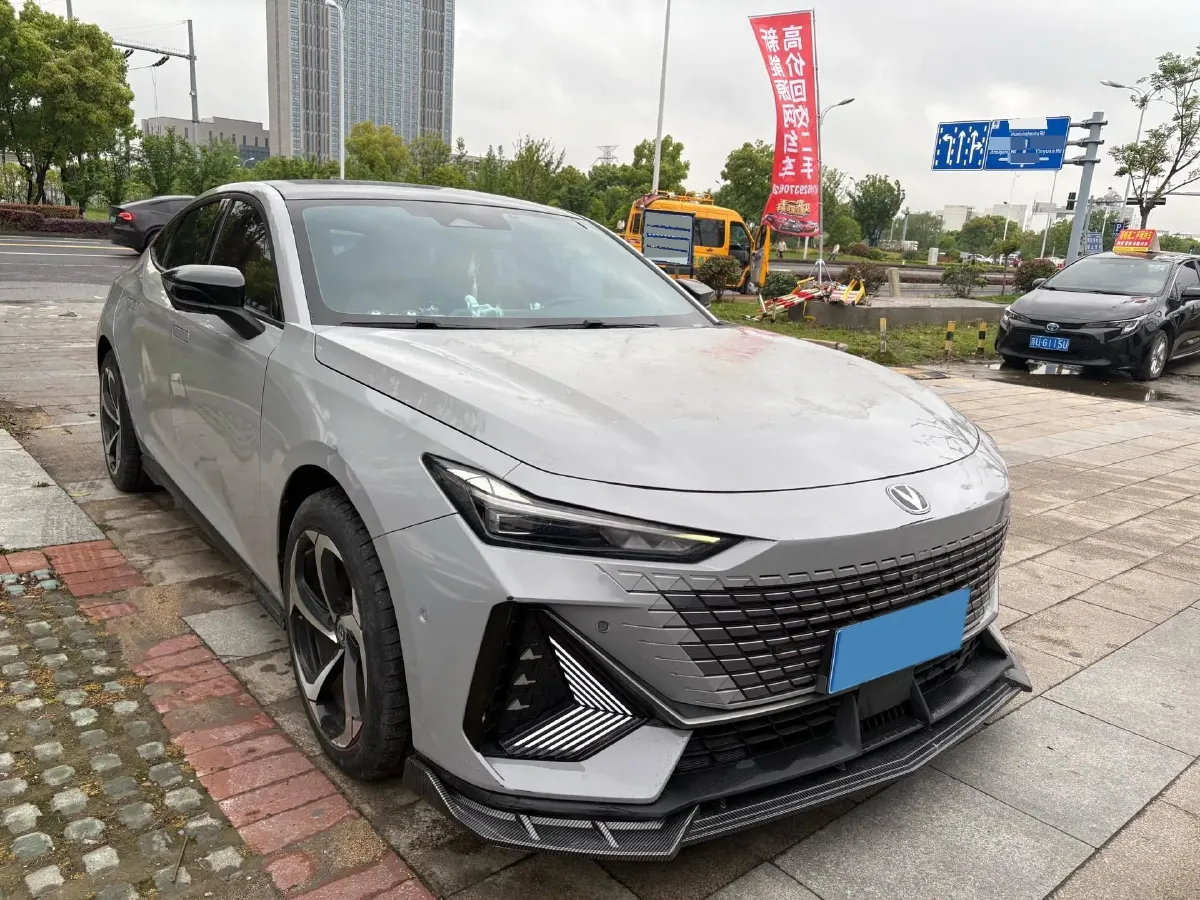 2022 ChangAn UNI-V 1.5T 188HP L4 7DCT,autocango,china used car exporter,china ev exporter,chinese used car exporter,chinese used ev exporter