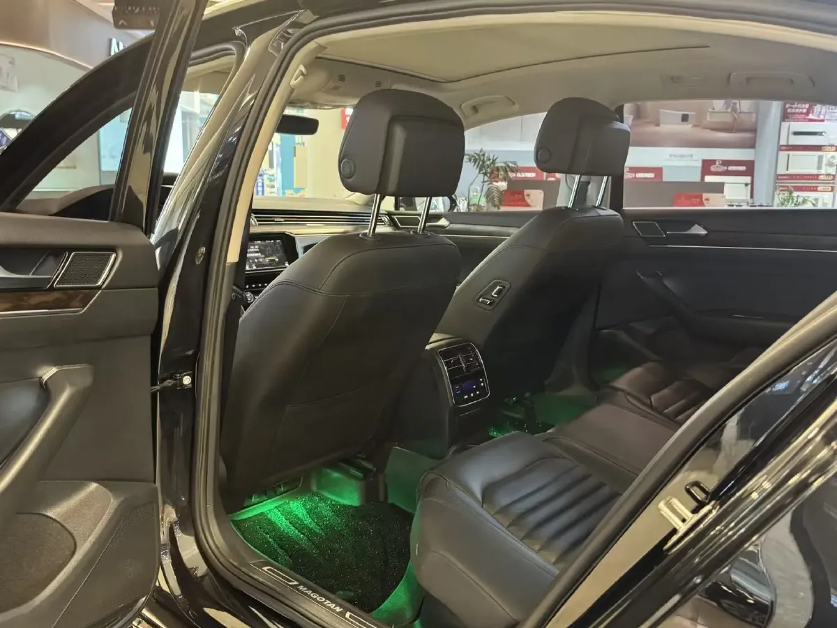 2019 Volkswagen Magotan 2.0T 186HP L4 7DCT,autocango,china used car exporter,china ev exporter,chinese used car exporter,chinese used ev exporter