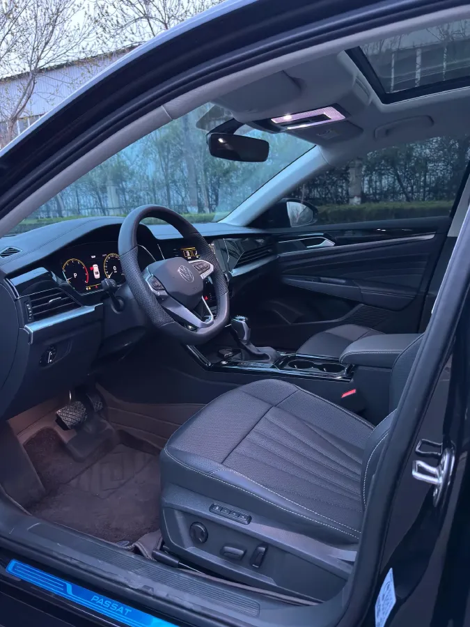 2025 Volkswagen Passat 2.0T 220HP L4 7DCT,autocango,china used car exporter,china ev exporter,chinese used car exporter,chinese used ev exporter