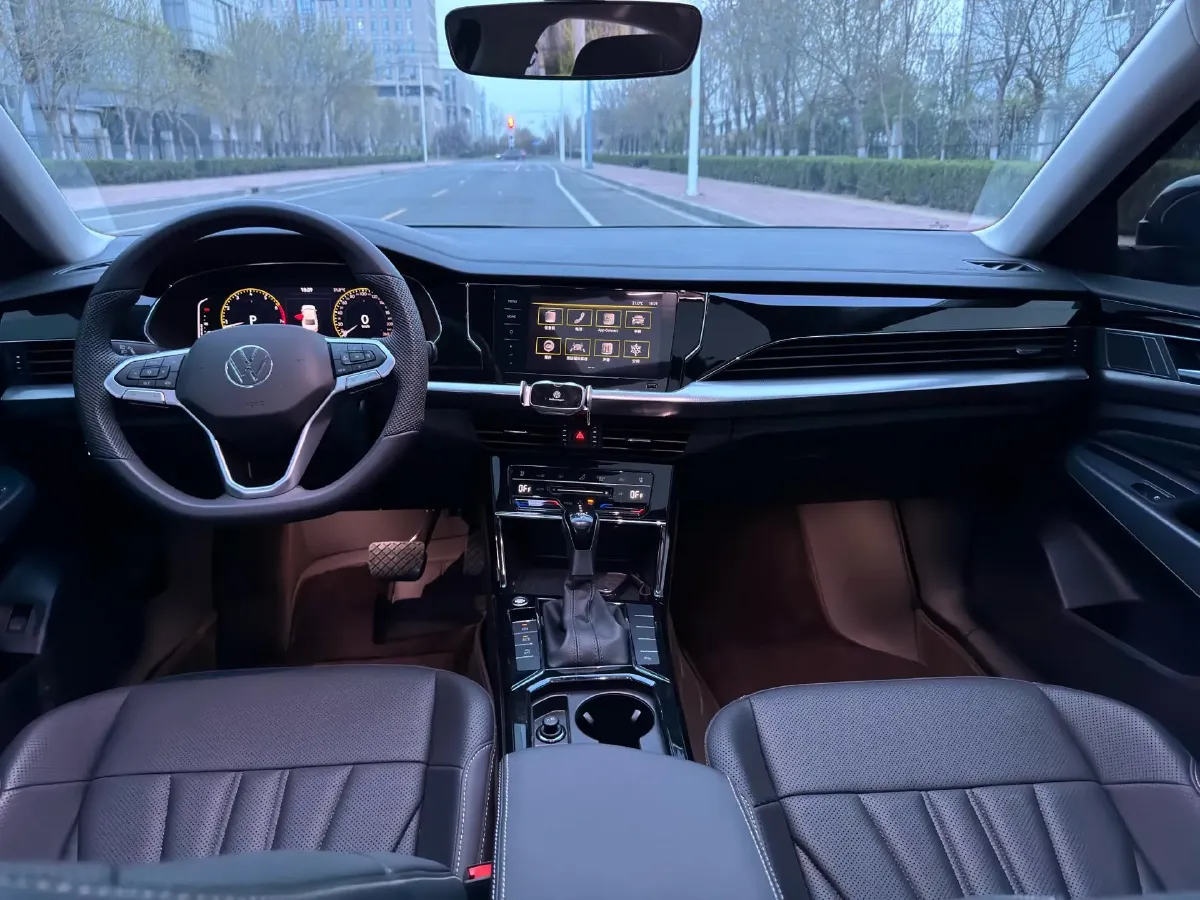 2025 Volkswagen Passat 2.0T 220HP L4 7DCT,autocango,china used car exporter,china ev exporter,chinese used car exporter,chinese used ev exporter