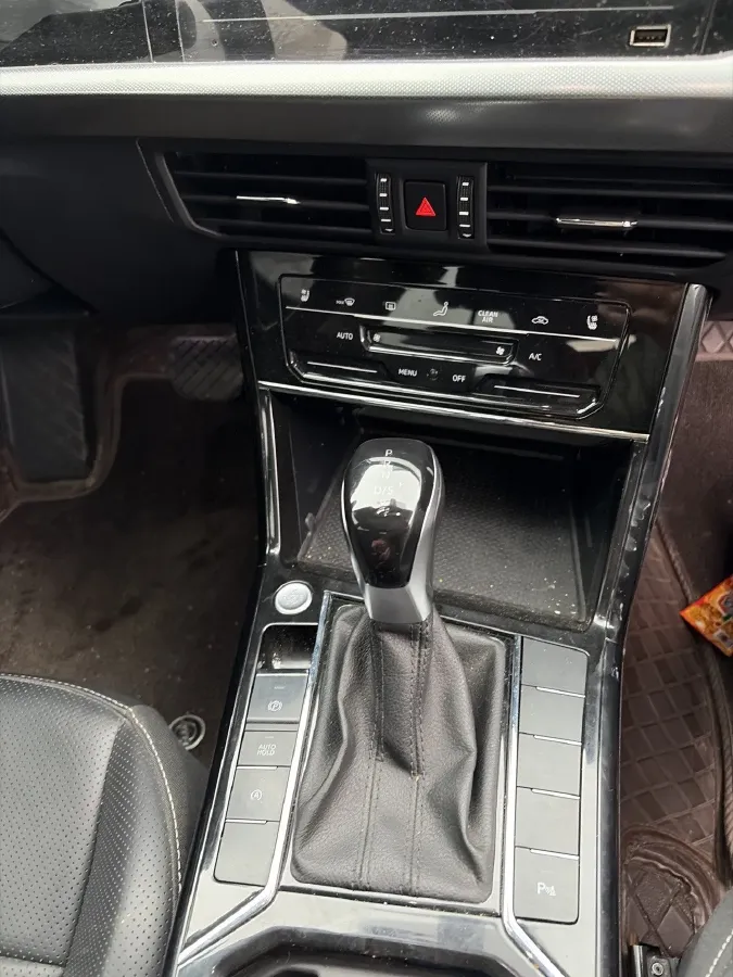 2024 Volkswagen Passat 2.0T 220HP L4 7DCT,autocango,china used car exporter,china ev exporter,chinese used car exporter,chinese used ev exporter