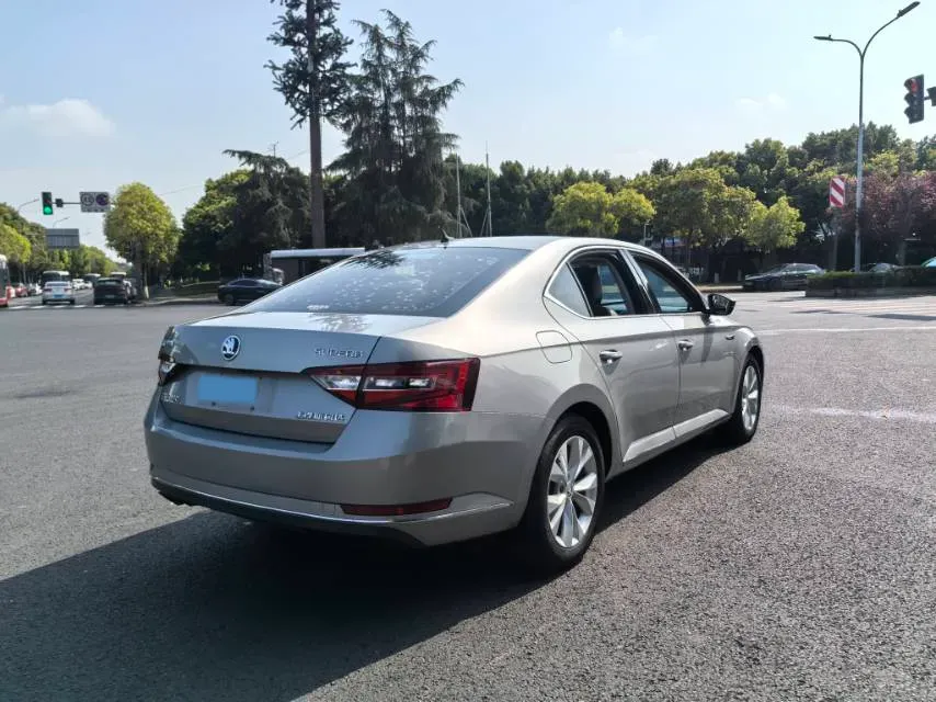 2018 Skoda Superb 1.8T 180HP L4 7DCT,autocango,china used car exporter,china ev exporter,chinese used car exporter,chinese used ev exporter