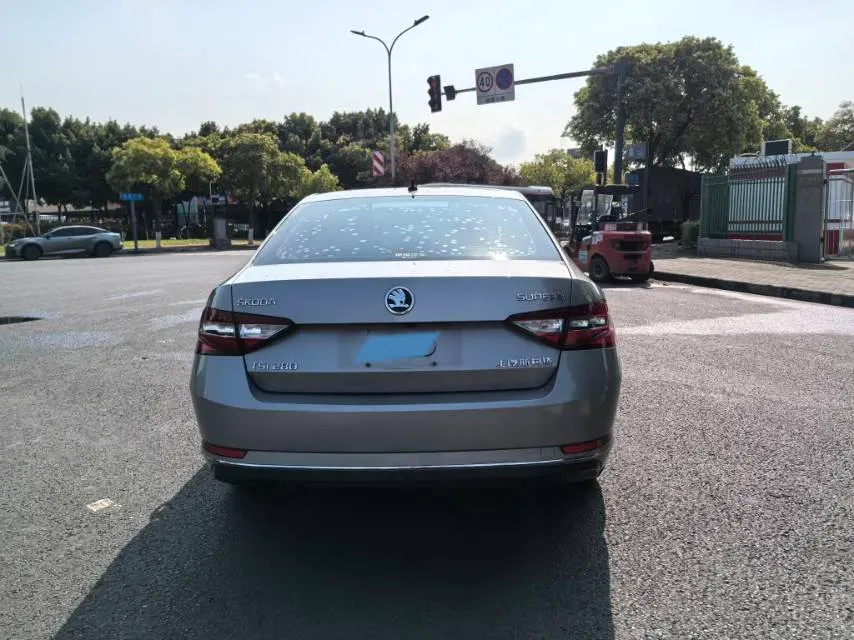 2018 Skoda Superb 1.8T 180HP L4 7DCT,autocango,china used car exporter,china ev exporter,chinese used car exporter,chinese used ev exporter