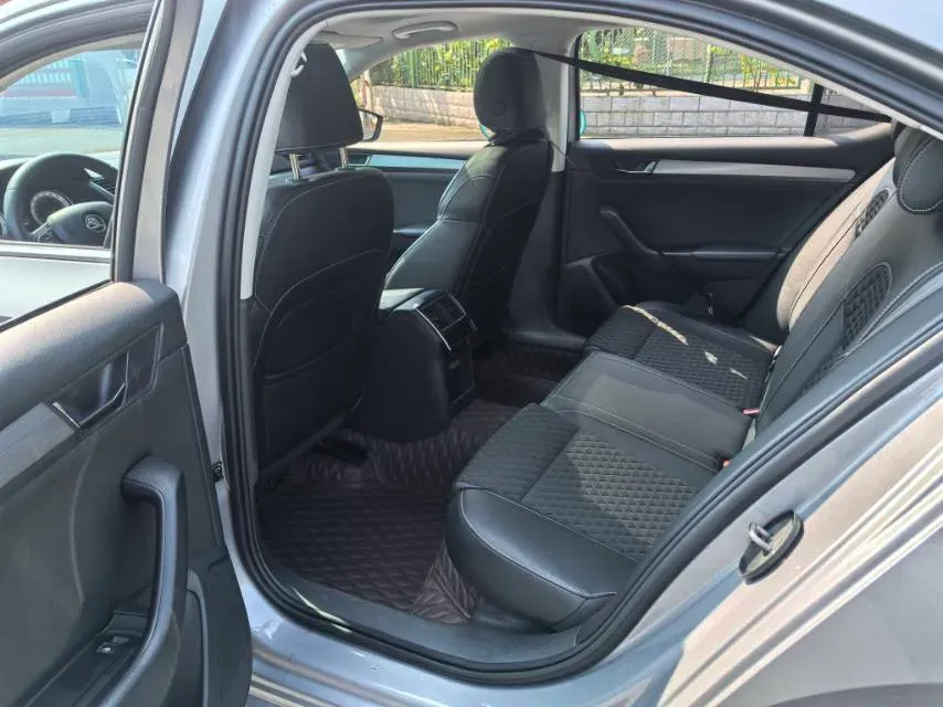 2018 Skoda Superb 1.8T 180HP L4 7DCT,autocango,china used car exporter,china ev exporter,chinese used car exporter,chinese used ev exporter