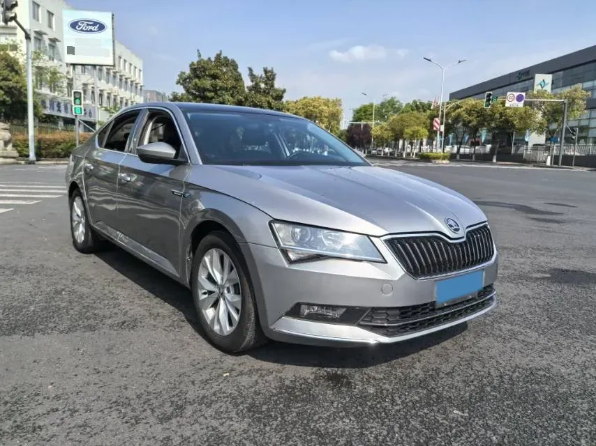 2018 Skoda Superb 1.8T 180HP L4 7DCT,autocango,china used car exporter,china ev exporter,chinese used car exporter,chinese used ev exporter