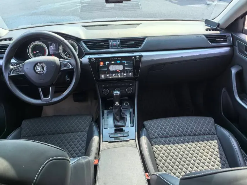 2018 Skoda Superb 1.8T 180HP L4 7DCT,autocango,china used car exporter,china ev exporter,chinese used car exporter,chinese used ev exporter