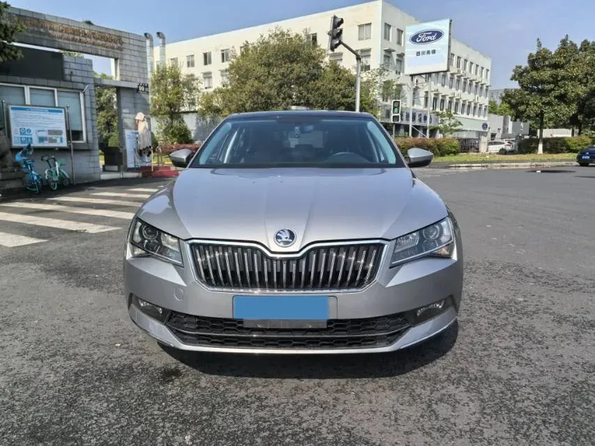 2018 Skoda Superb 1.8T 180HP L4 7DCT,autocango,china used car exporter,china ev exporter,chinese used car exporter,chinese used ev exporter