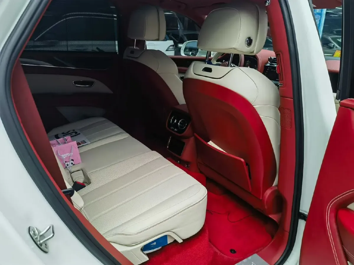 2022 Bentley Bentayga 4.0T 550HP V8 8AT,autocango,china used car exporter,china ev exporter,chinese used car exporter,chinese used ev exporter