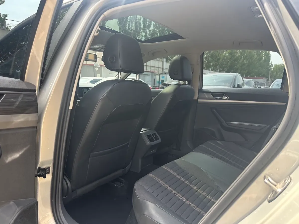 2018 Skoda Karoq 1.4T 150HP L4 7DCT,autocango,china used car exporter,china ev exporter,chinese used car exporter,chinese used ev exporter