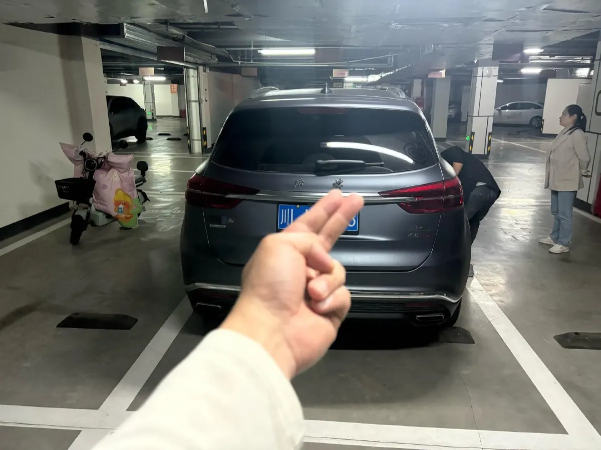 2019 HongQi HS5 2.0T 224HP L4 6AT,autocango,china used car exporter,china ev exporter,chinese used car exporter,chinese used ev exporter