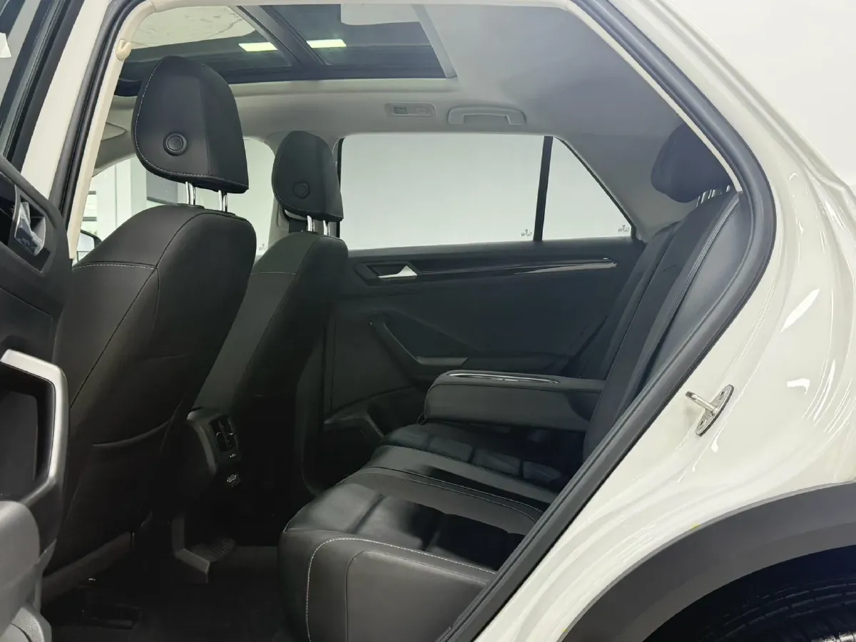 2022 Volkswagen T-Roc 1.4T 150HP L4 7DCT,autocango,china used car exporter,china ev exporter,chinese used car exporter,chinese used ev exporter