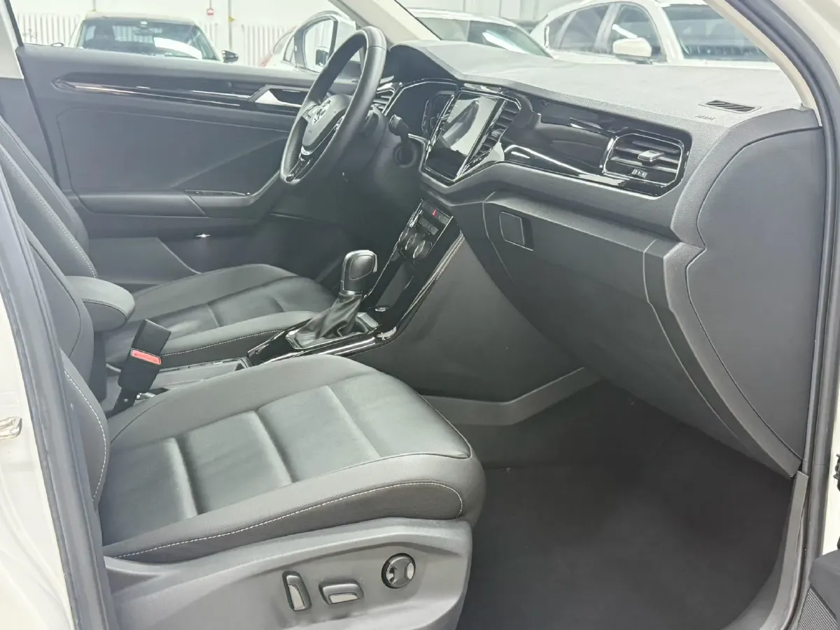 2022 Volkswagen T-Roc 1.4T 150HP L4 7DCT,autocango,china used car exporter,china ev exporter,chinese used car exporter,chinese used ev exporter