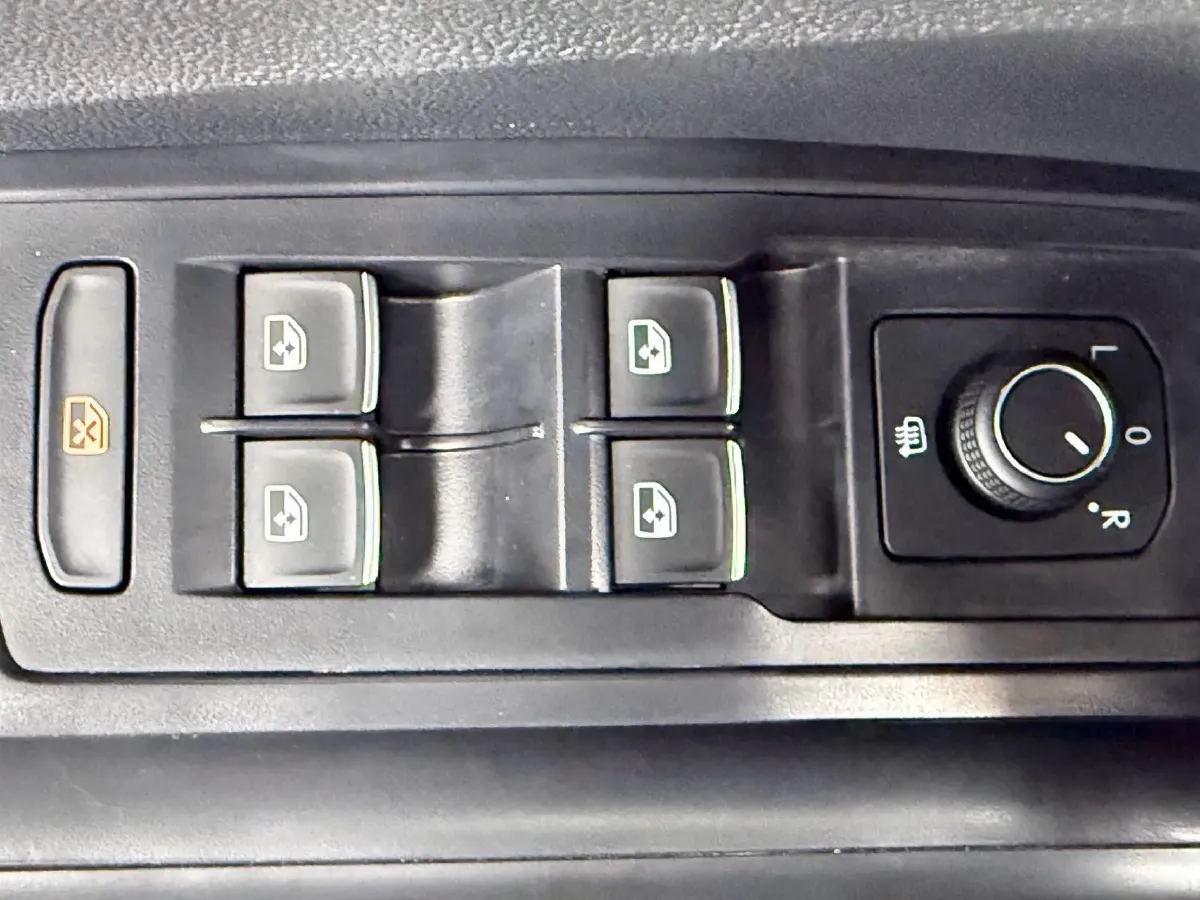 2022 Volkswagen T-Roc 1.4T 150HP L4 7DCT,autocango,china used car exporter,china ev exporter,chinese used car exporter,chinese used ev exporter