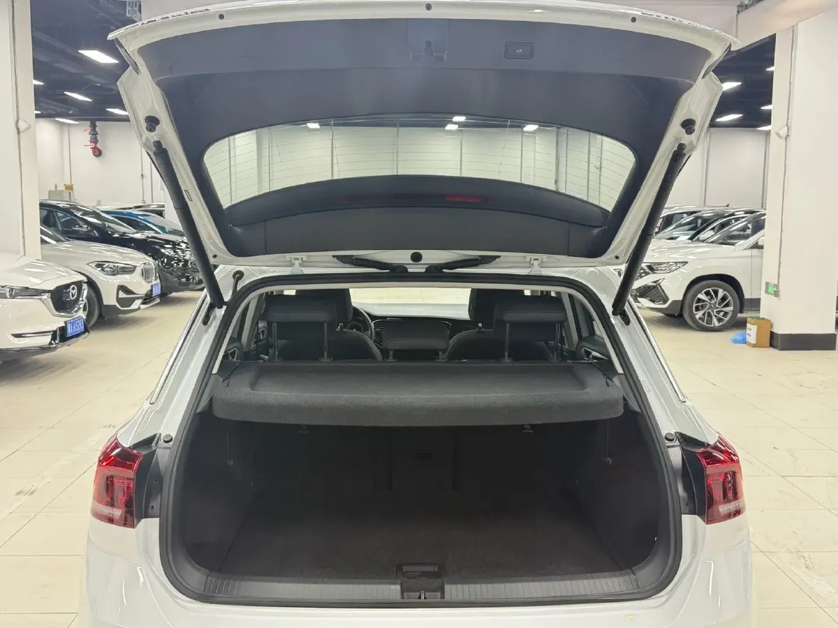 2022 Volkswagen T-Roc 1.4T 150HP L4 7DCT,autocango,china used car exporter,china ev exporter,chinese used car exporter,chinese used ev exporter