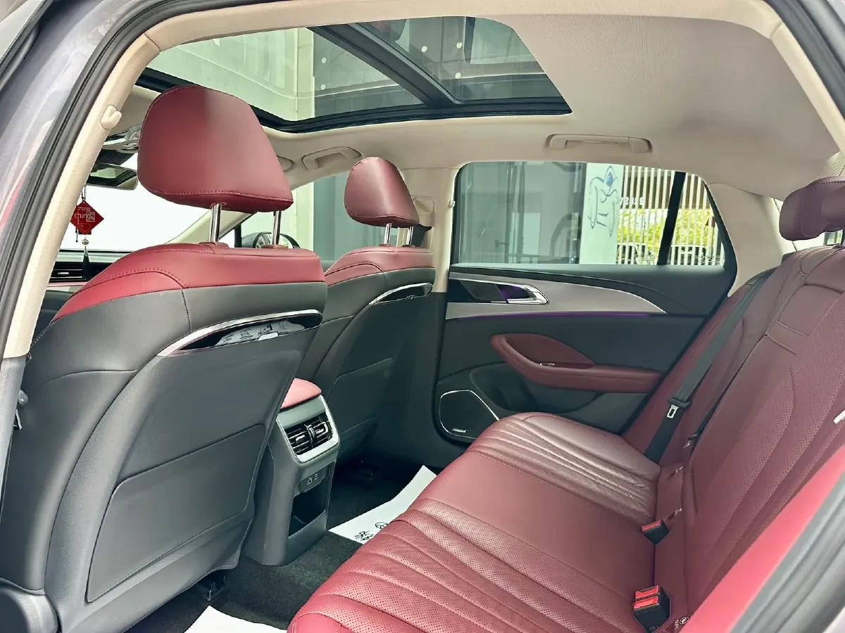 2023 HongQi H5 2.0T 224HP L4 8AT,autocango,china used car exporter,china ev exporter,chinese used car exporter,chinese used ev exporter