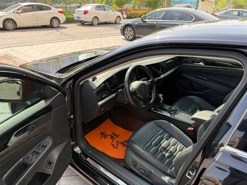 2021 Volkswagen Passat 2.0T 186HP L4 7DCT,autocango,china used car exporter,china ev exporter,chinese used car exporter,chinese used ev exporter