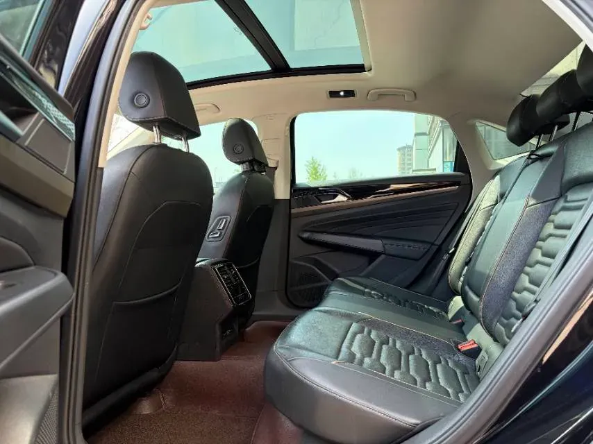 2021 Volkswagen Passat 2.0T 186HP L4 7DCT,autocango,china used car exporter,china ev exporter,chinese used car exporter,chinese used ev exporter