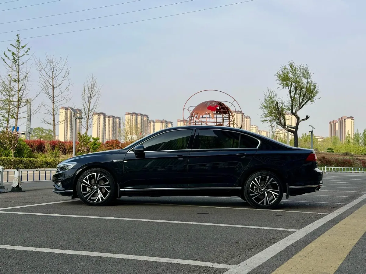 2020 Volkswagen Magotan 2.0T 220HP L4 7DCT,autocango,china used car exporter,china ev exporter,chinese used car exporter,chinese used ev exporter