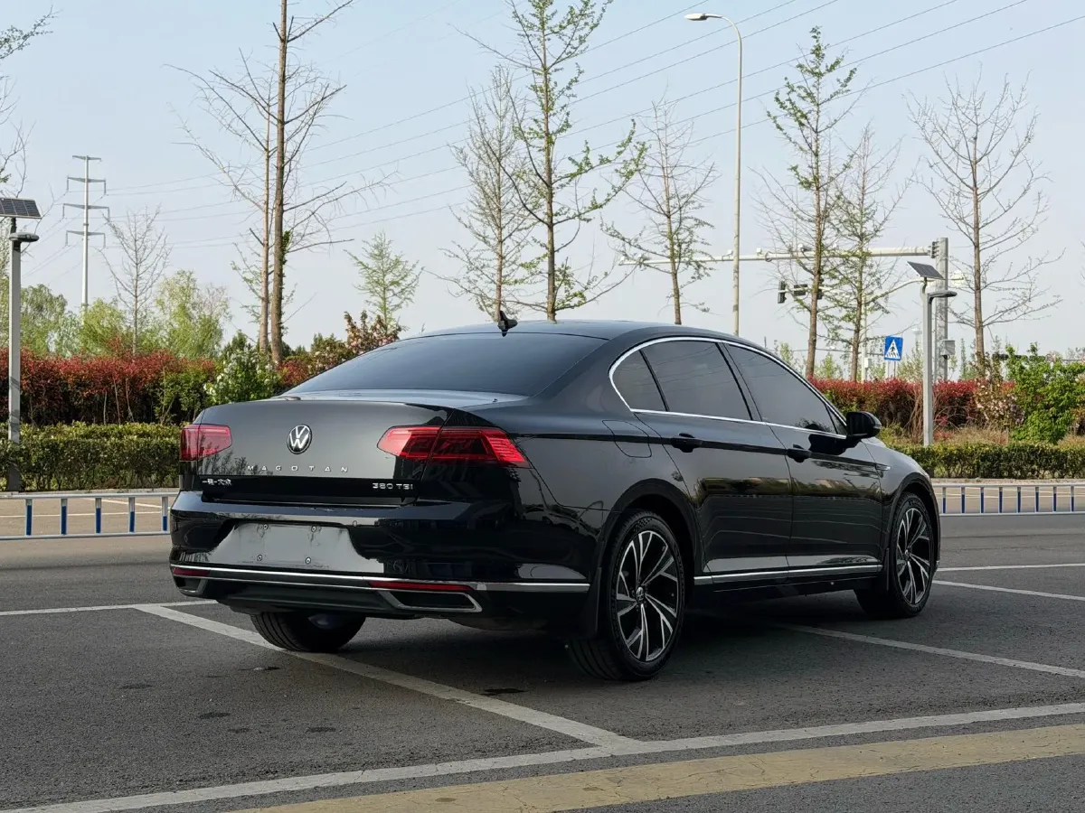 2020 Volkswagen Magotan 2.0T 220HP L4 7DCT,autocango,china used car exporter,china ev exporter,chinese used car exporter,chinese used ev exporter