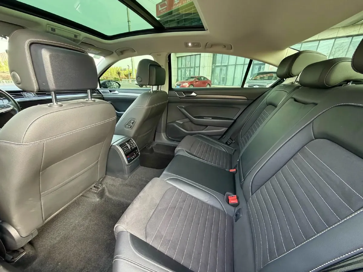 2020 Volkswagen Magotan 2.0T 220HP L4 7DCT,autocango,china used car exporter,china ev exporter,chinese used car exporter,chinese used ev exporter